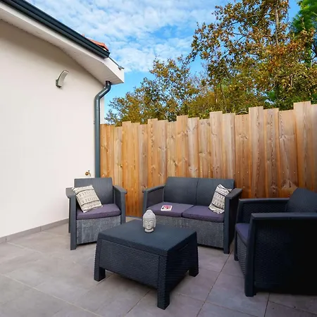 3 Avec Jardin Privatif A - Classee 2 Etoiles, Ideale Famille Et Amis - Fr-1-877-48 Villa *
