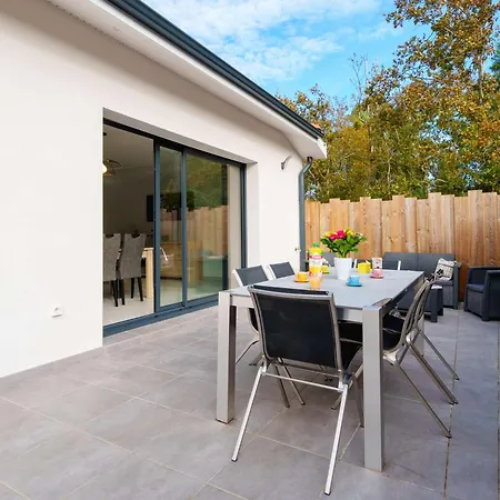Villa 3 Avec Jardin Privatif A - Classee 2 Etoiles, Ideale Famille Et Amis - Fr-1-877-48 *